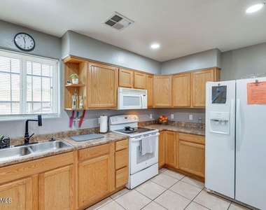 2919 W Palm Lane - Photo Thumbnail 6
