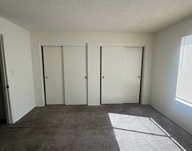 4730 W Northern Avenue - Photo Thumbnail 9