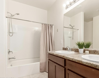 21612 W Kimberly Drive - Photo Thumbnail 5