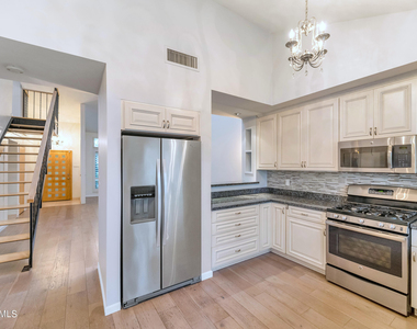 7113 E Arlington Road - Photo Thumbnail 5