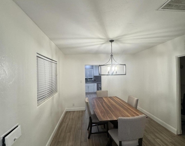 926 W Moreland Street - Photo Thumbnail 3
