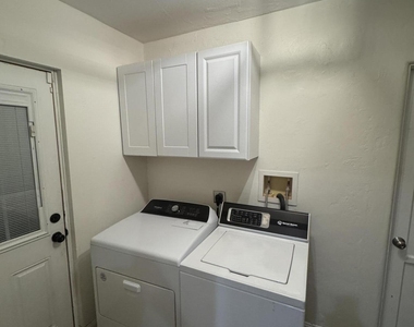 926 W Moreland Street - Photo Thumbnail 5