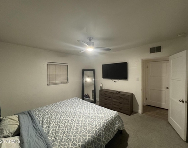 926 W Moreland Street - Photo Thumbnail 6