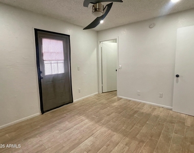 423 S Terry Lane - Photo Thumbnail 9