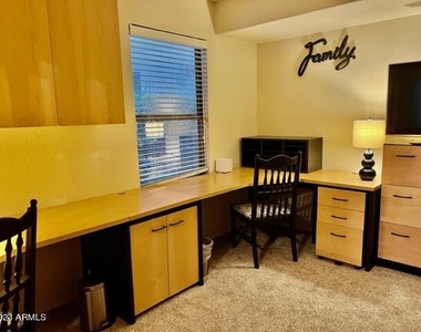 21624 N 46th Place - Photo Thumbnail 7