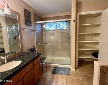 21624 N 46th Place - Photo Thumbnail 9
