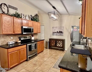 21624 N 46th Place - Photo Thumbnail 2