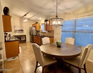21624 N 46th Place - Photo Thumbnail 6