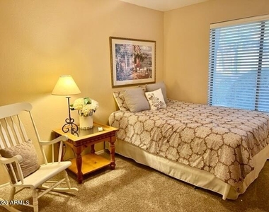 21624 N 46th Place - Photo Thumbnail 13