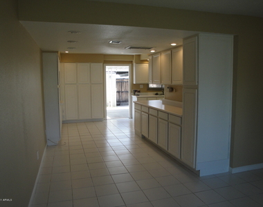 6523 S La Corta Drive - Photo Thumbnail 9