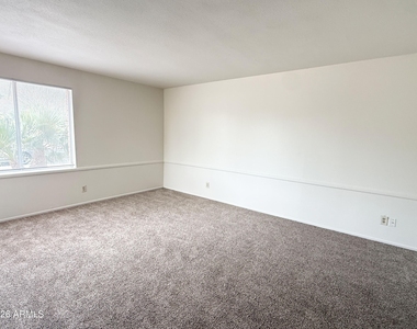 1016 W Nido Avenue - Photo Thumbnail 2