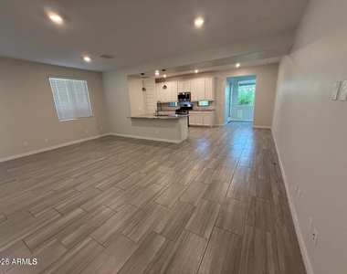 327 W Tamarack Drive - Photo Thumbnail 1
