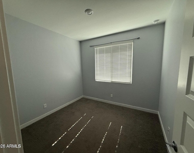 327 W Tamarack Drive - Photo Thumbnail 6