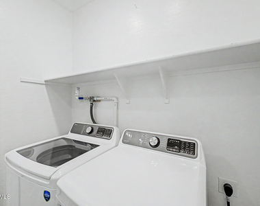 327 W Tamarack Drive - Photo Thumbnail 25
