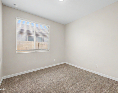 327 W Tamarack Drive - Photo Thumbnail 19