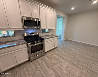 327 W Tamarack Drive - Photo Thumbnail 3