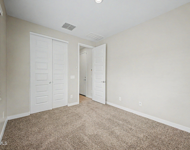 327 W Tamarack Drive - Photo Thumbnail 18