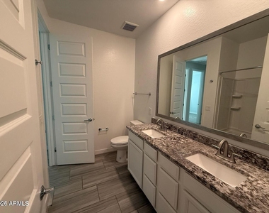 327 W Tamarack Drive - Photo Thumbnail 7