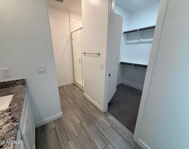 327 W Tamarack Drive - Photo Thumbnail 12