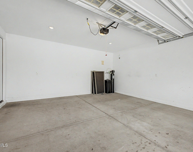 327 W Tamarack Drive - Photo Thumbnail 26