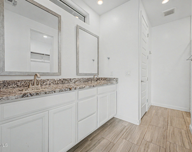 327 W Tamarack Drive - Photo Thumbnail 14
