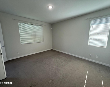 327 W Tamarack Drive - Photo Thumbnail 10
