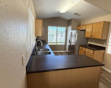3842 W Chama Drive - Photo Thumbnail 7