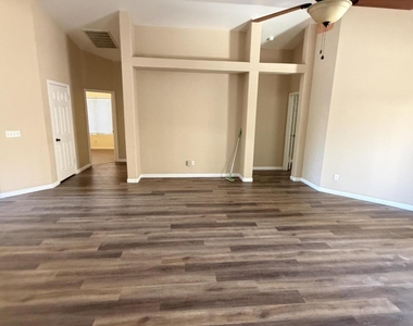 3842 W Chama Drive - Photo Thumbnail 8