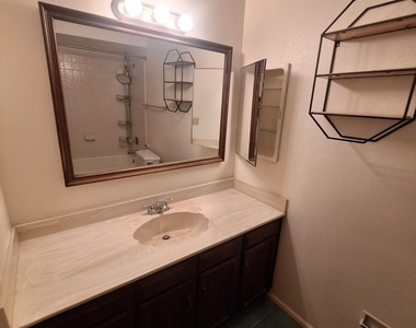 4142 W Sunnyside Avenue - Photo Thumbnail 20