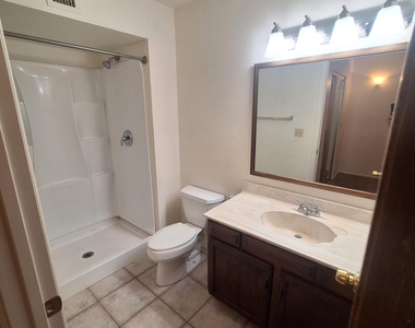 4142 W Sunnyside Avenue - Photo Thumbnail 11