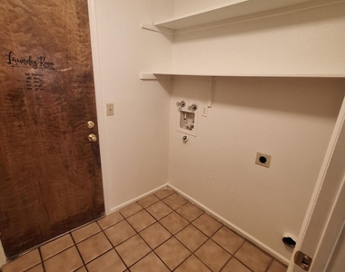 4142 W Sunnyside Avenue - Photo Thumbnail 7