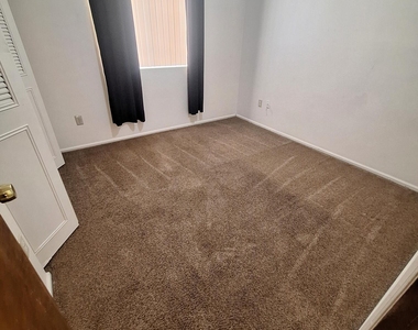 4142 W Sunnyside Avenue - Photo Thumbnail 15