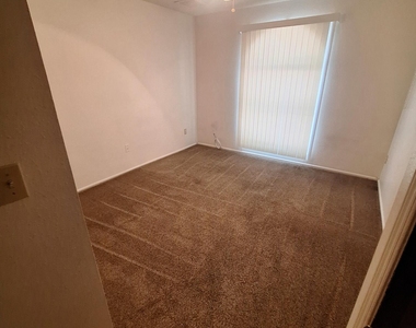 4142 W Sunnyside Avenue - Photo Thumbnail 17