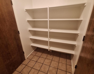 4142 W Sunnyside Avenue - Photo Thumbnail 8