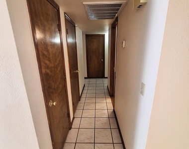 4142 W Sunnyside Avenue - Photo Thumbnail 10