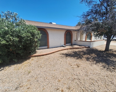 4142 W Sunnyside Avenue - Photo Thumbnail 1