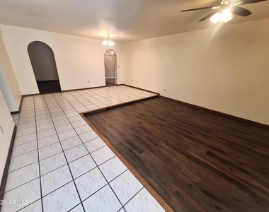 4142 W Sunnyside Avenue - Photo Thumbnail 9