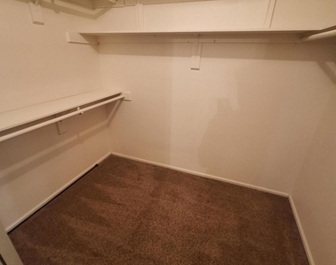 4142 W Sunnyside Avenue - Photo Thumbnail 23