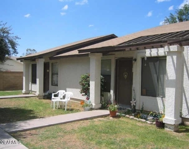 2819 E Capri Circle - Photo Thumbnail 5