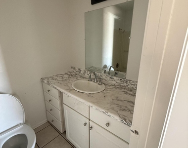 2819 E Capri Circle - Photo Thumbnail 4