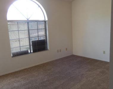 11011 N 92nd Street - Photo Thumbnail 6