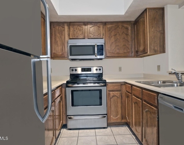11011 N 92nd Street - Photo Thumbnail 18