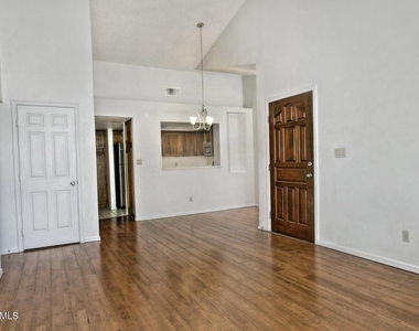 11011 N 92nd Street - Photo Thumbnail 14