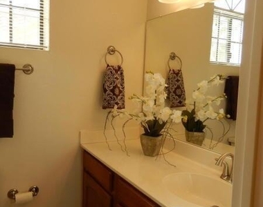 11011 N 92nd Street - Photo Thumbnail 8