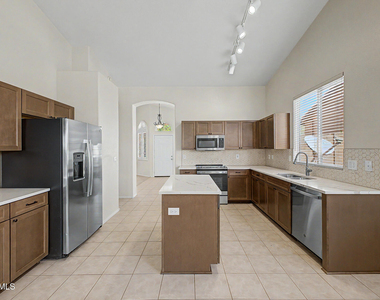 4545 E Rowel Road - Photo Thumbnail 7