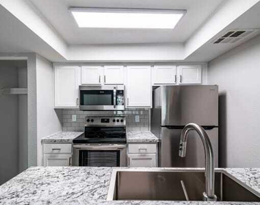949 S Longmore Street - Photo Thumbnail 5
