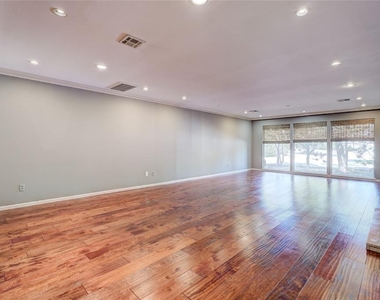 6325 Glenbrook Court - Photo Thumbnail 15