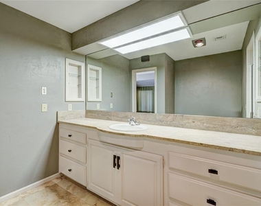 6325 Glenbrook Court - Photo Thumbnail 36