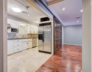 6325 Glenbrook Court - Photo Thumbnail 12