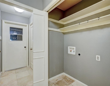 6325 Glenbrook Court - Photo Thumbnail 24
